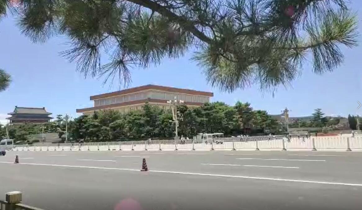 老红军战士周明街受集团董事长魏建辉邀请到西安游览